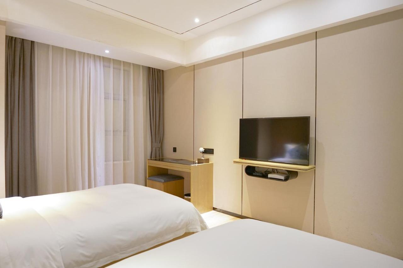 Paco Hotel-Guangzhou Tiyu Xilu Metro Branch Bagian luar foto