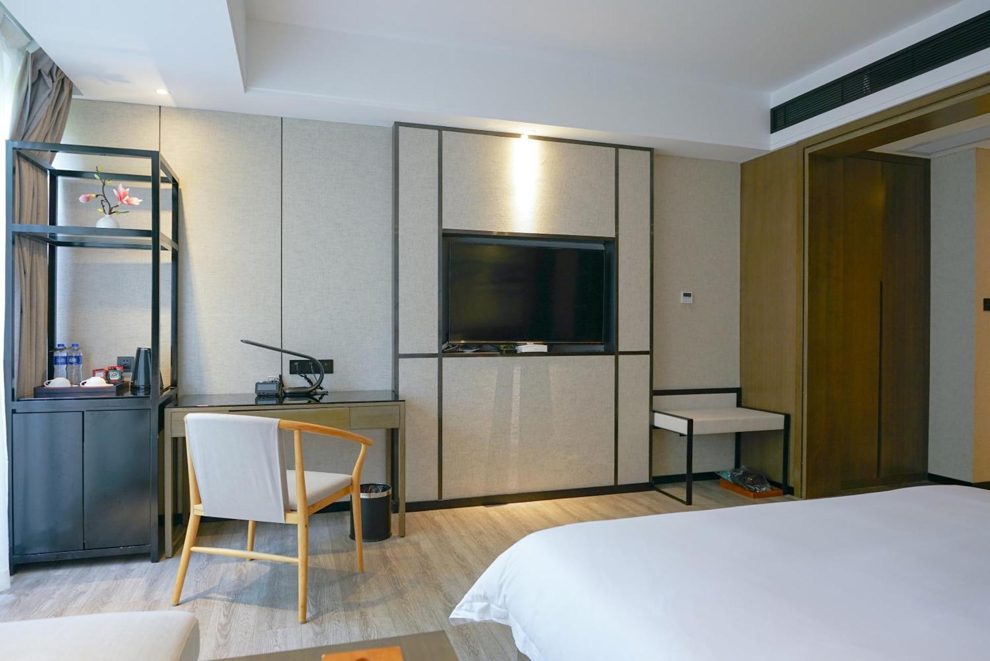Paco Hotel-Guangzhou Tiyu Xilu Metro Branch Bagian luar foto