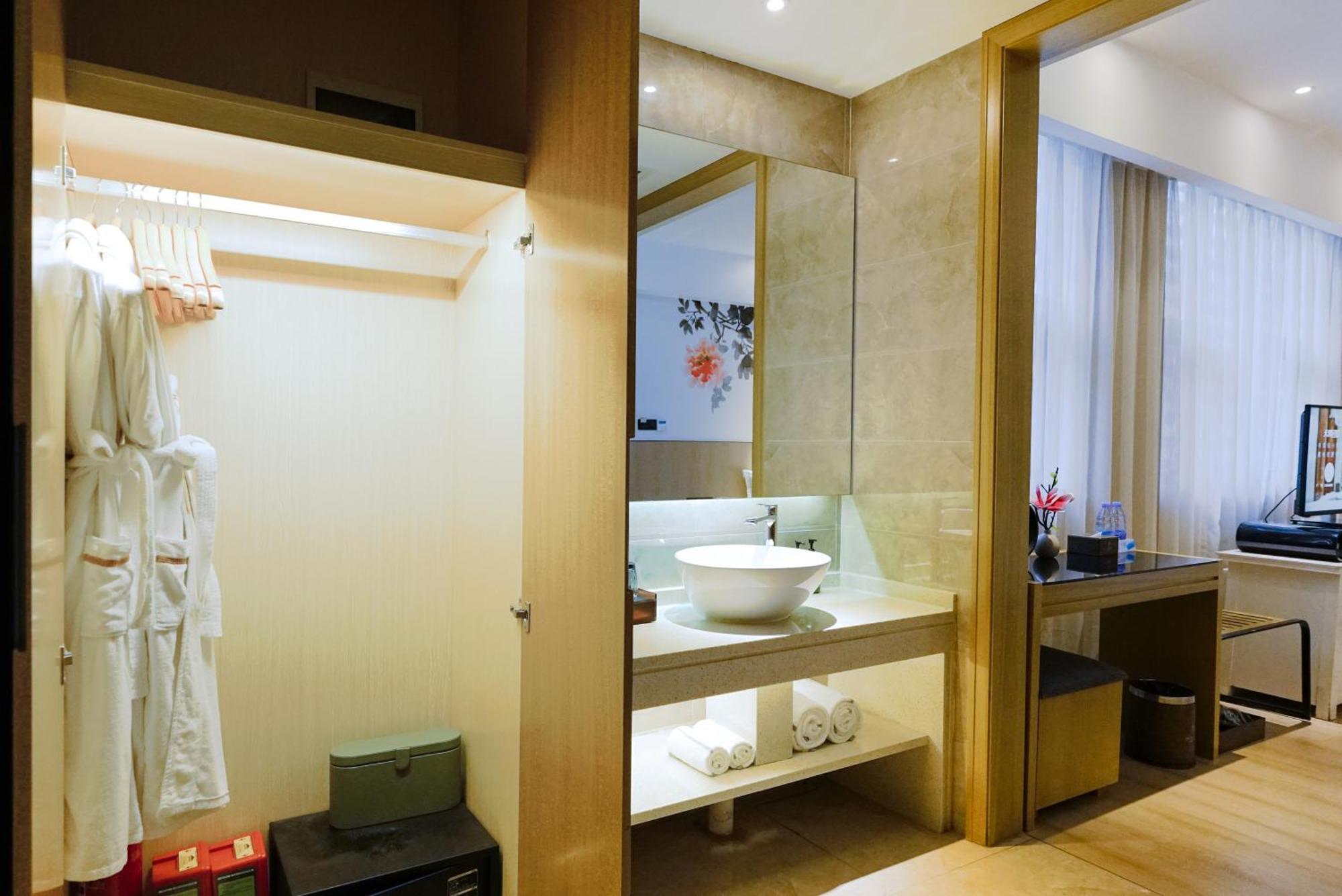 Paco Hotel-Guangzhou Tiyu Xilu Metro Branch Bagian luar foto