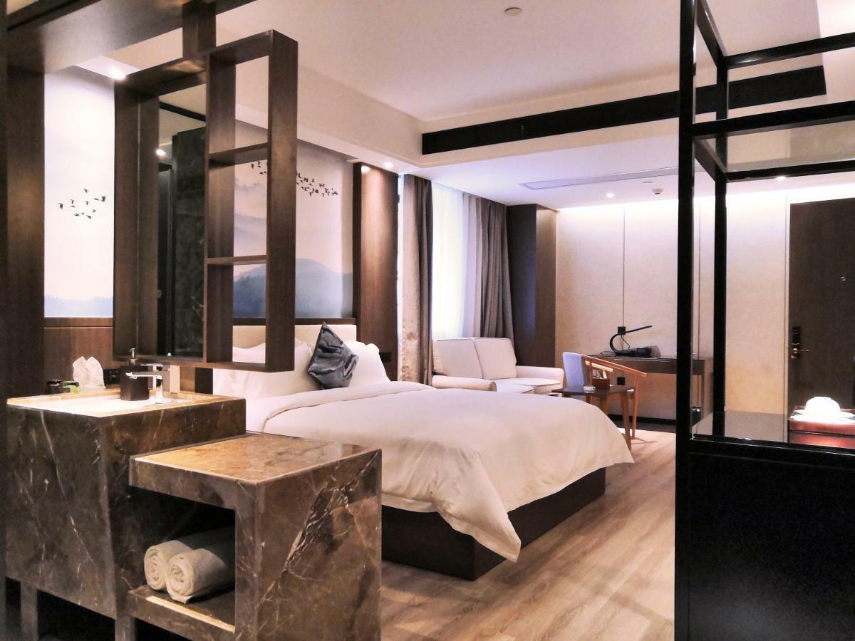 Paco Hotel-Guangzhou Tiyu Xilu Metro Branch Bagian luar foto